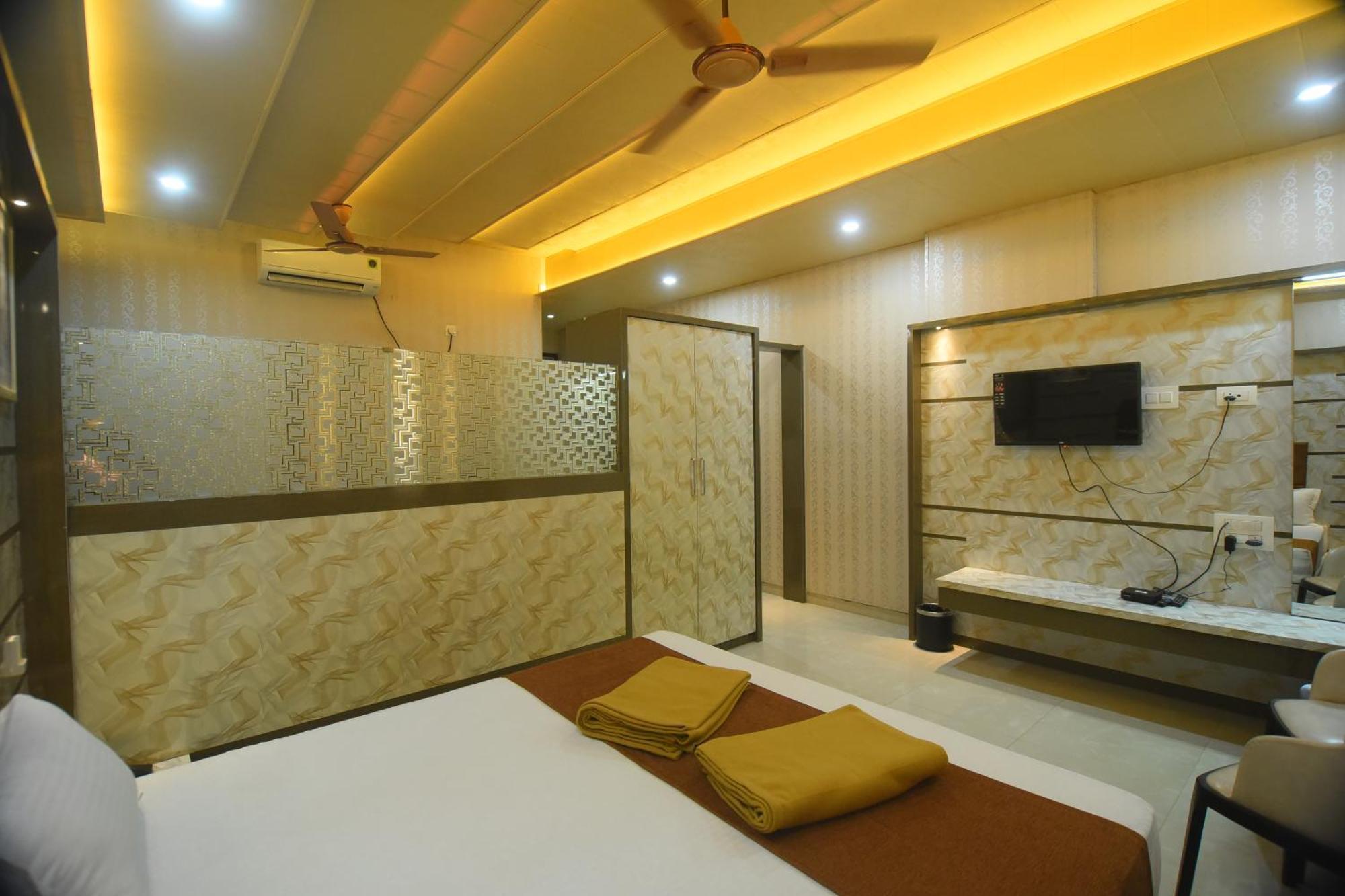 Hotel R Empire Revtree Davangere Exterior foto