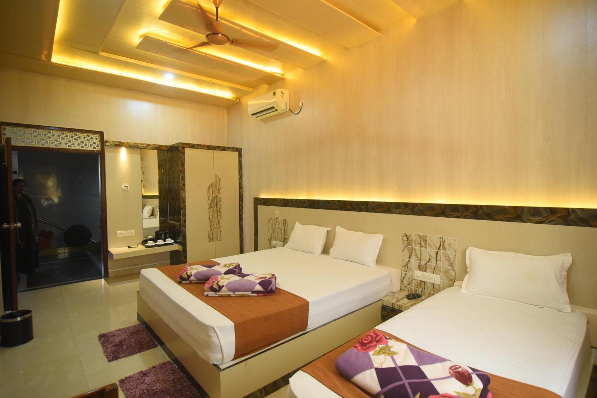 Hotel R Empire Revtree Davangere Exterior foto