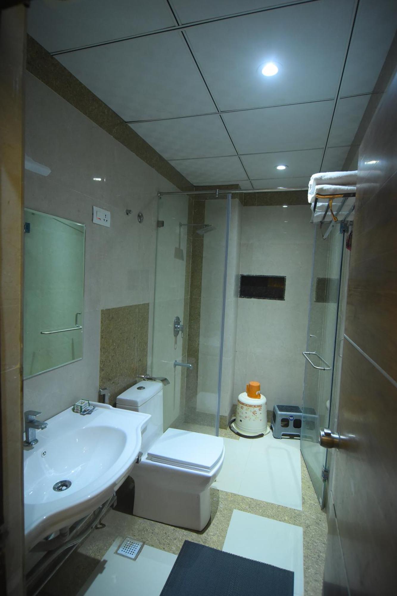 Hotel R Empire Revtree Davangere Exterior foto