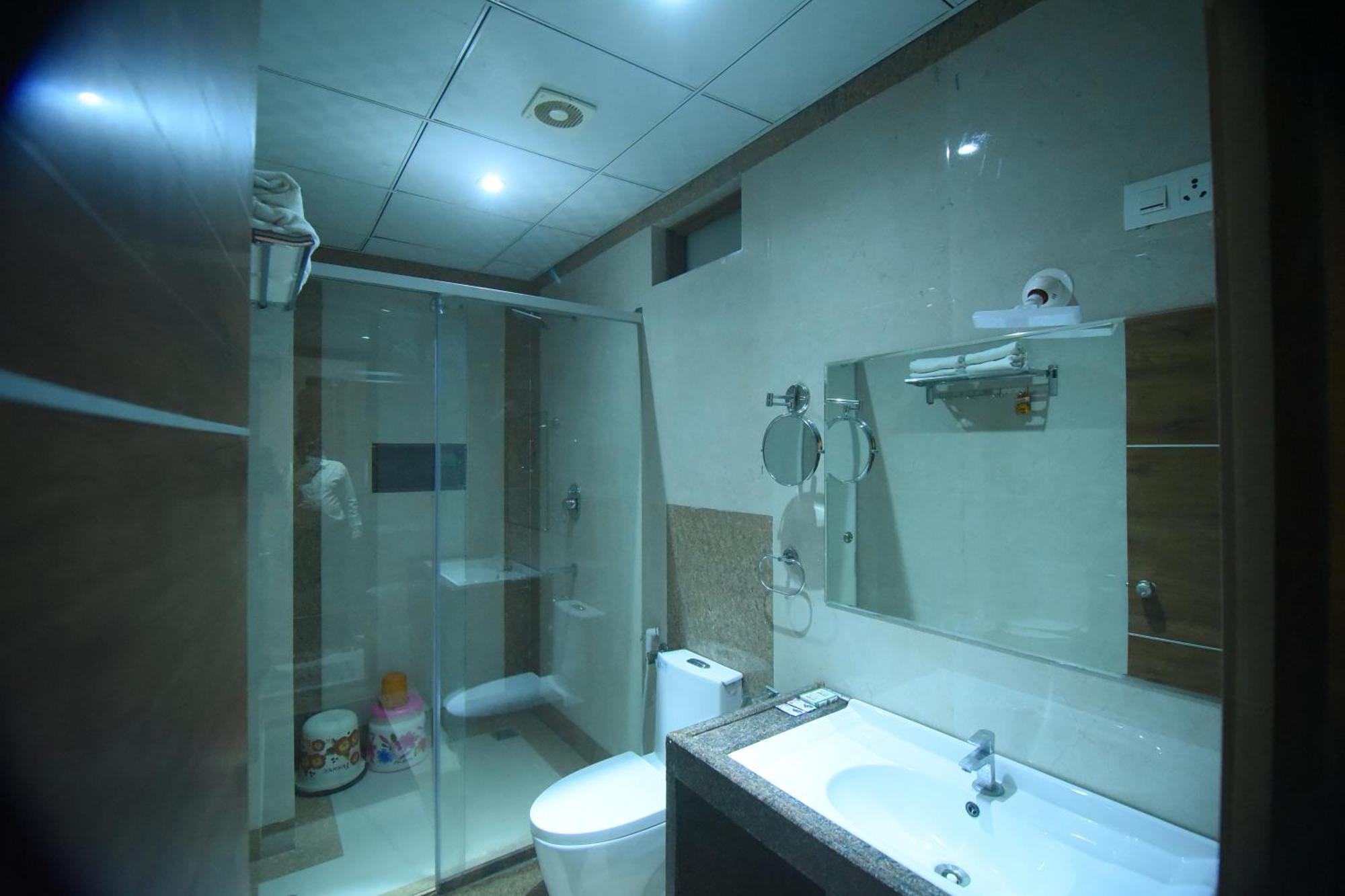 Hotel R Empire Revtree Davangere Exterior foto